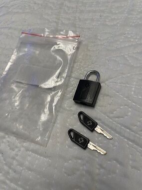 Like New Samsonite Luggage Padlock or Lock with 2 Keys Marked #21